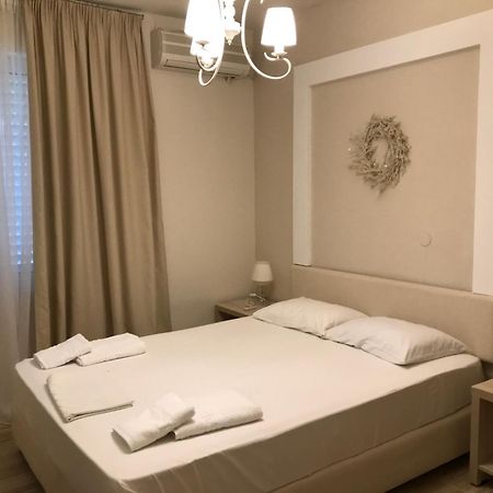 Leonidas Apartments And Suites Мола-Калива Экстерьер фото