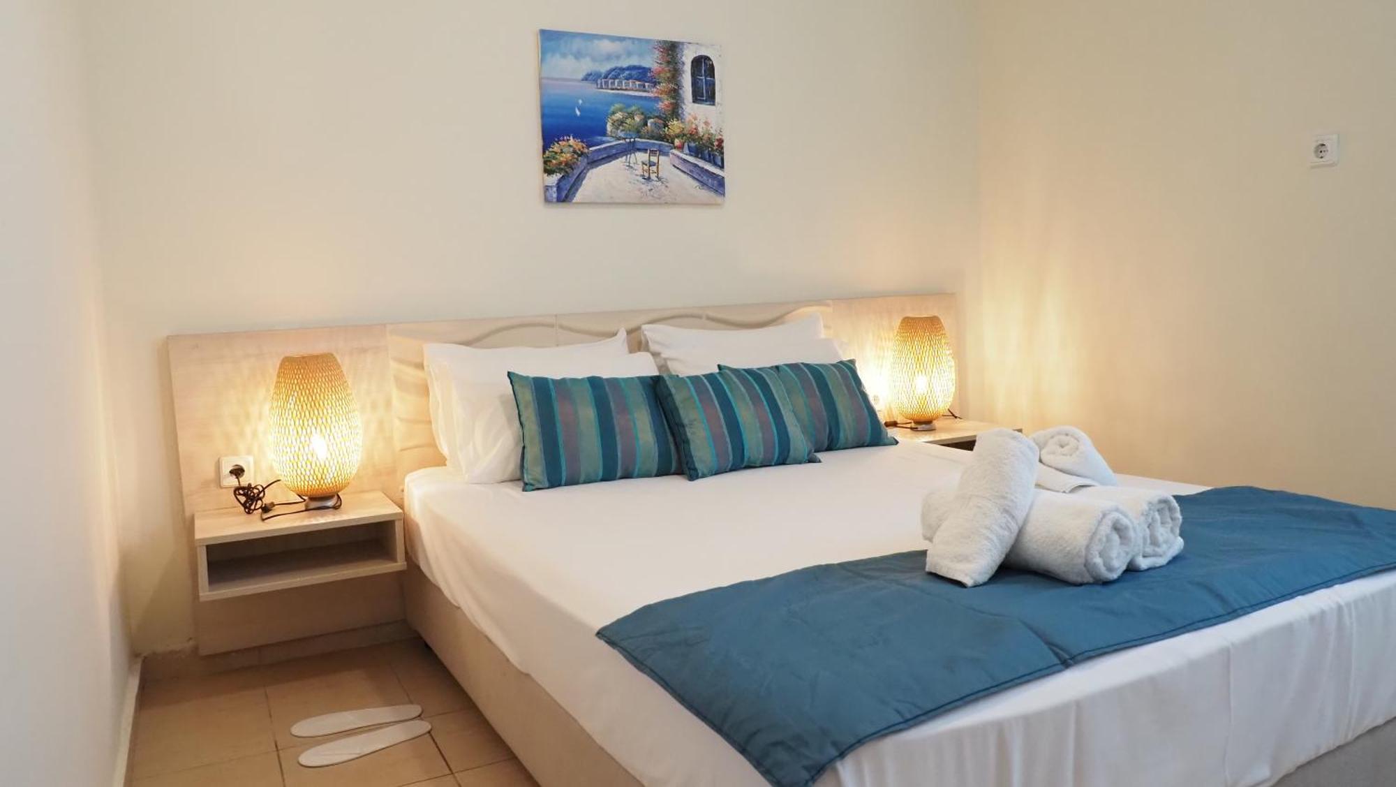 Leonidas Apartments And Suites Мола-Калива Экстерьер фото