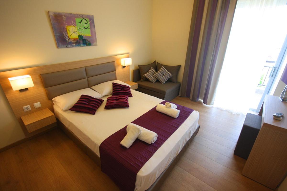 Leonidas Apartments And Suites Мола-Калива Экстерьер фото