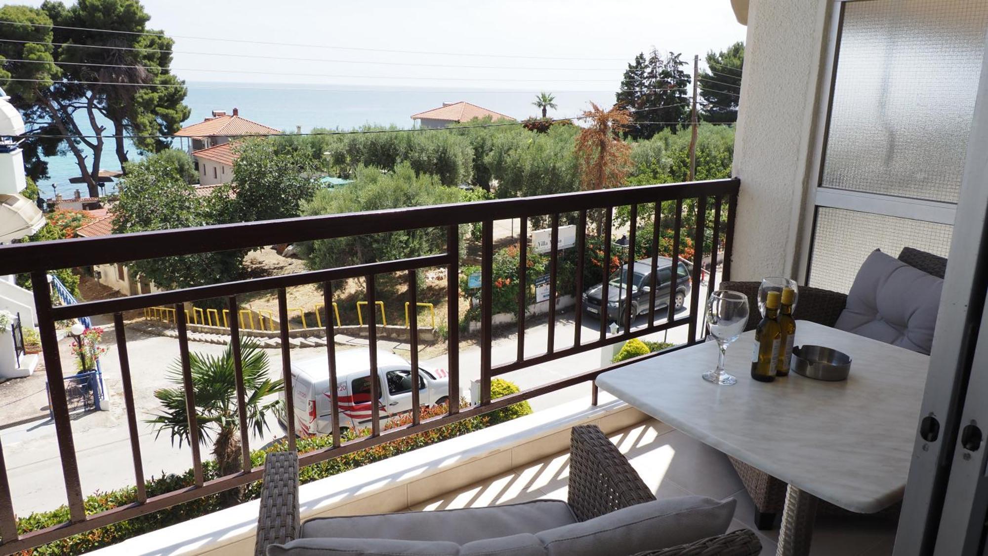 Leonidas Apartments And Suites Мола-Калива Экстерьер фото