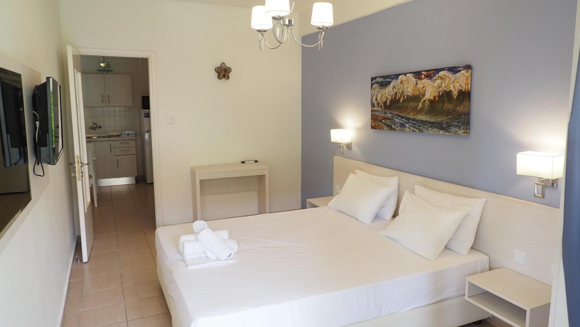 Leonidas Apartments And Suites Мола-Калива Экстерьер фото