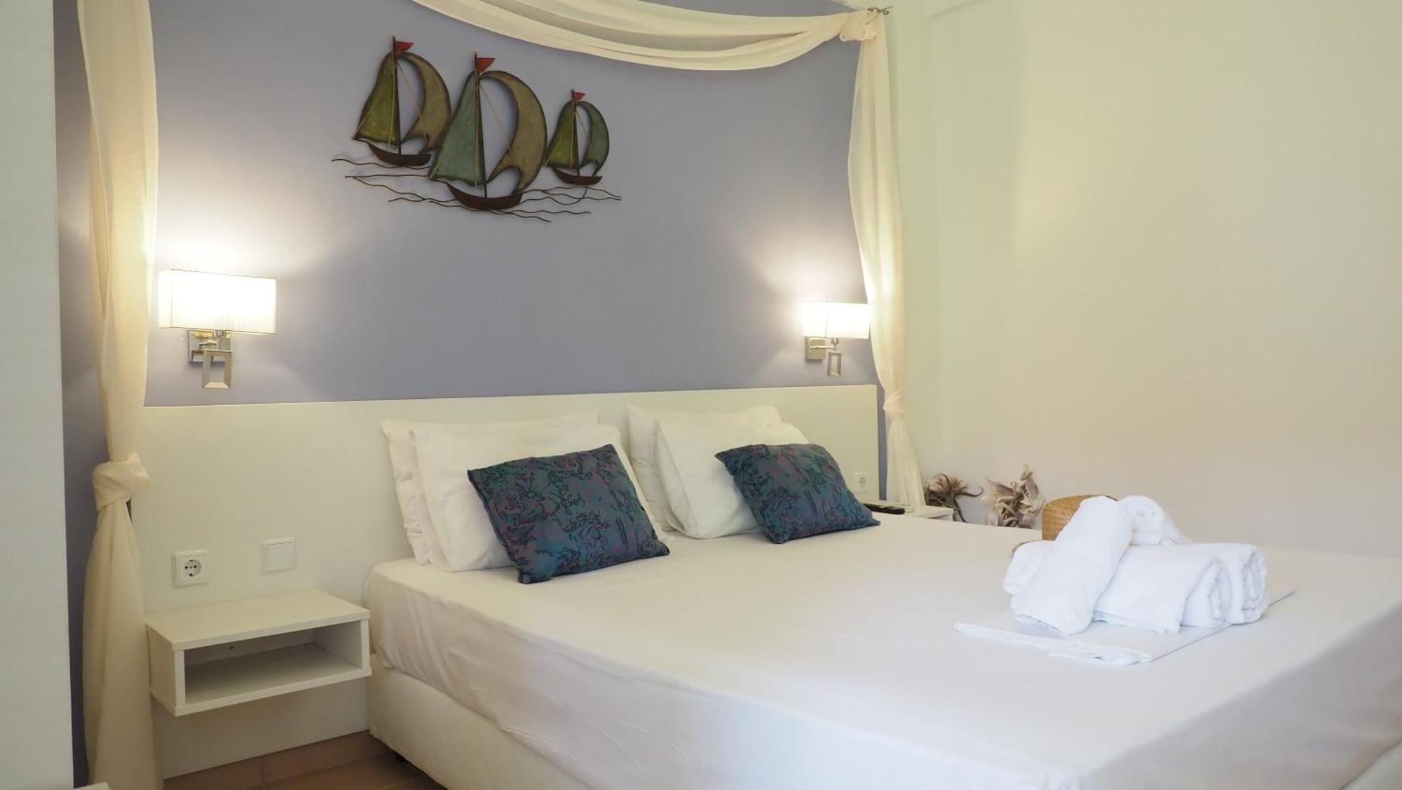 Leonidas Apartments And Suites Мола-Калива Экстерьер фото