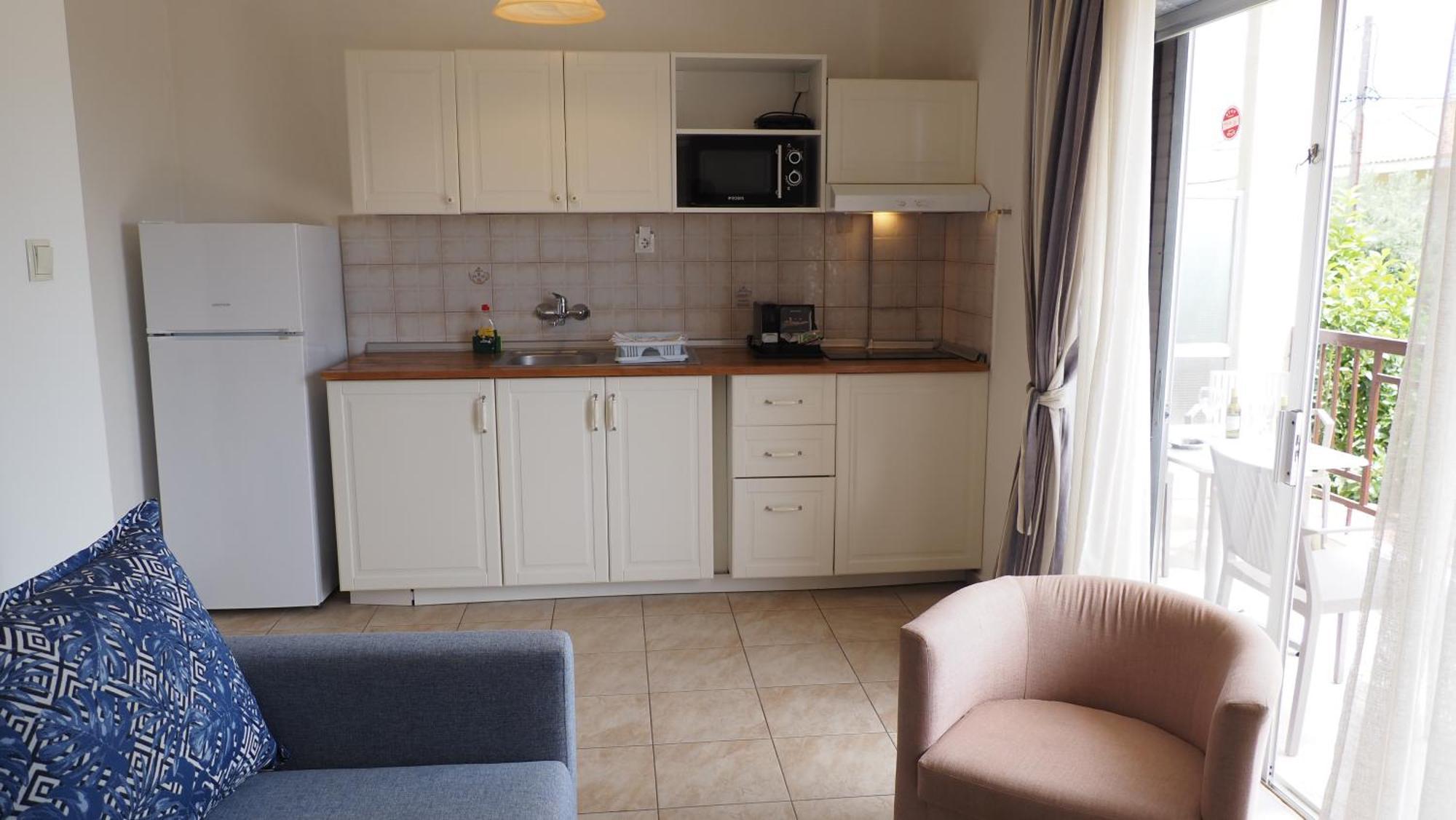 Leonidas Apartments And Suites Мола-Калива Экстерьер фото