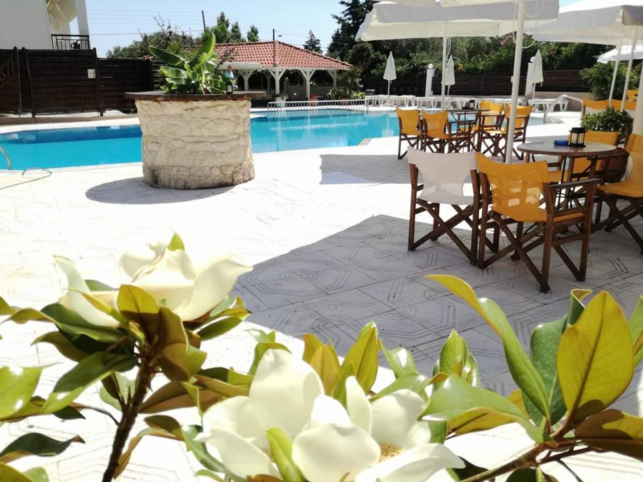 Leonidas Apartments And Suites Мола-Калива Экстерьер фото