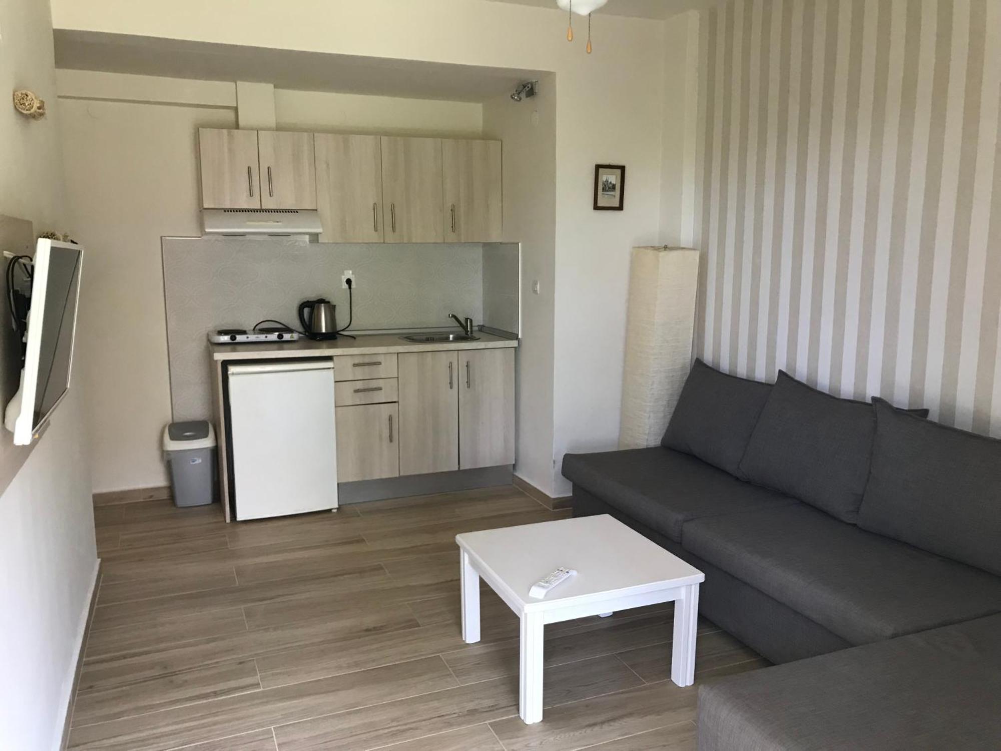 Leonidas Apartments And Suites Мола-Калива Экстерьер фото
