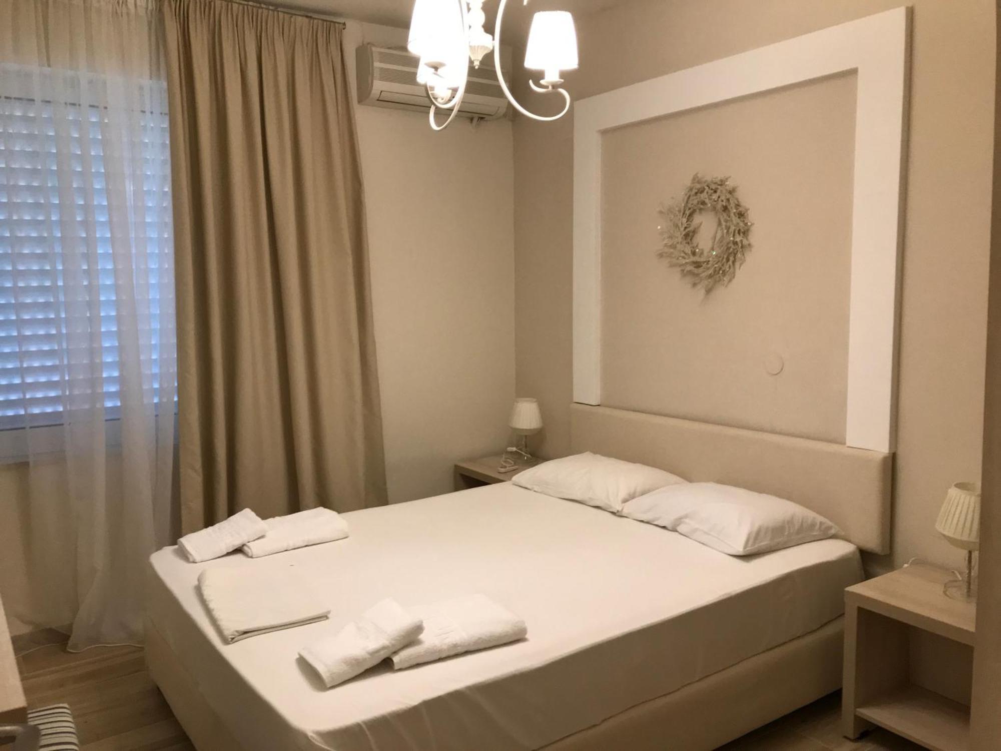 Leonidas Apartments And Suites Мола-Калива Экстерьер фото