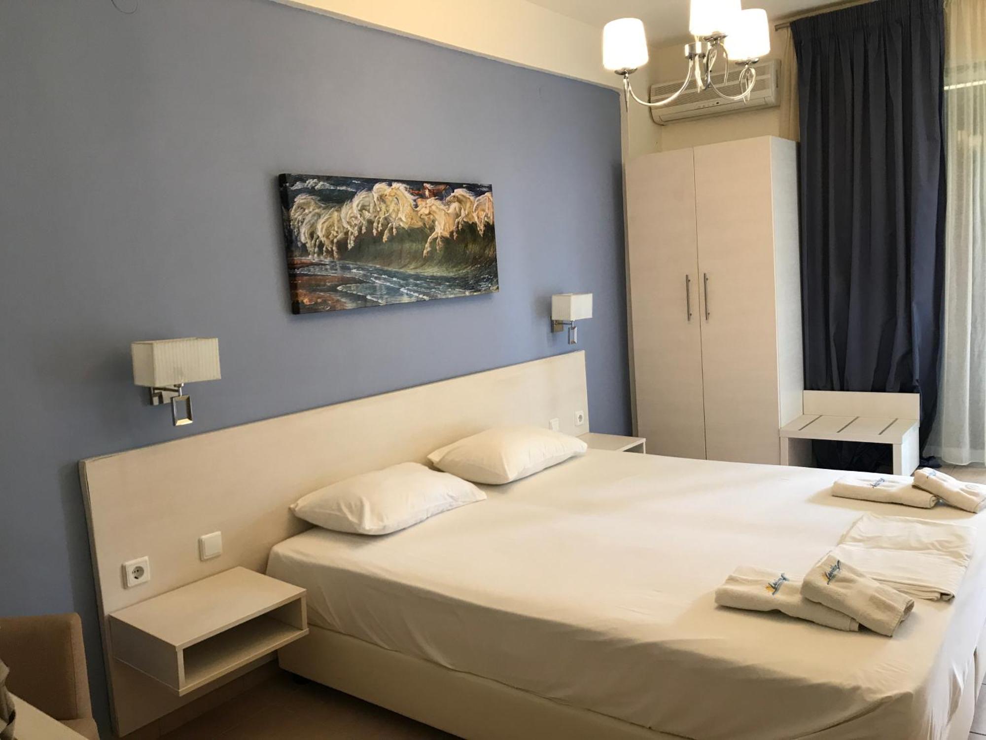 Leonidas Apartments And Suites Мола-Калива Экстерьер фото