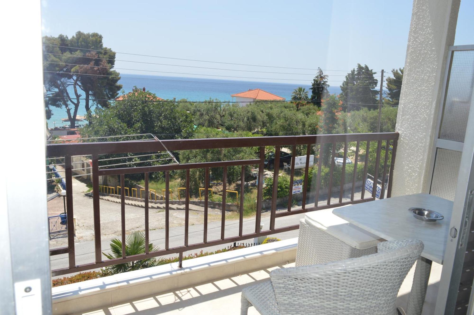 Leonidas Apartments And Suites Мола-Калива Экстерьер фото