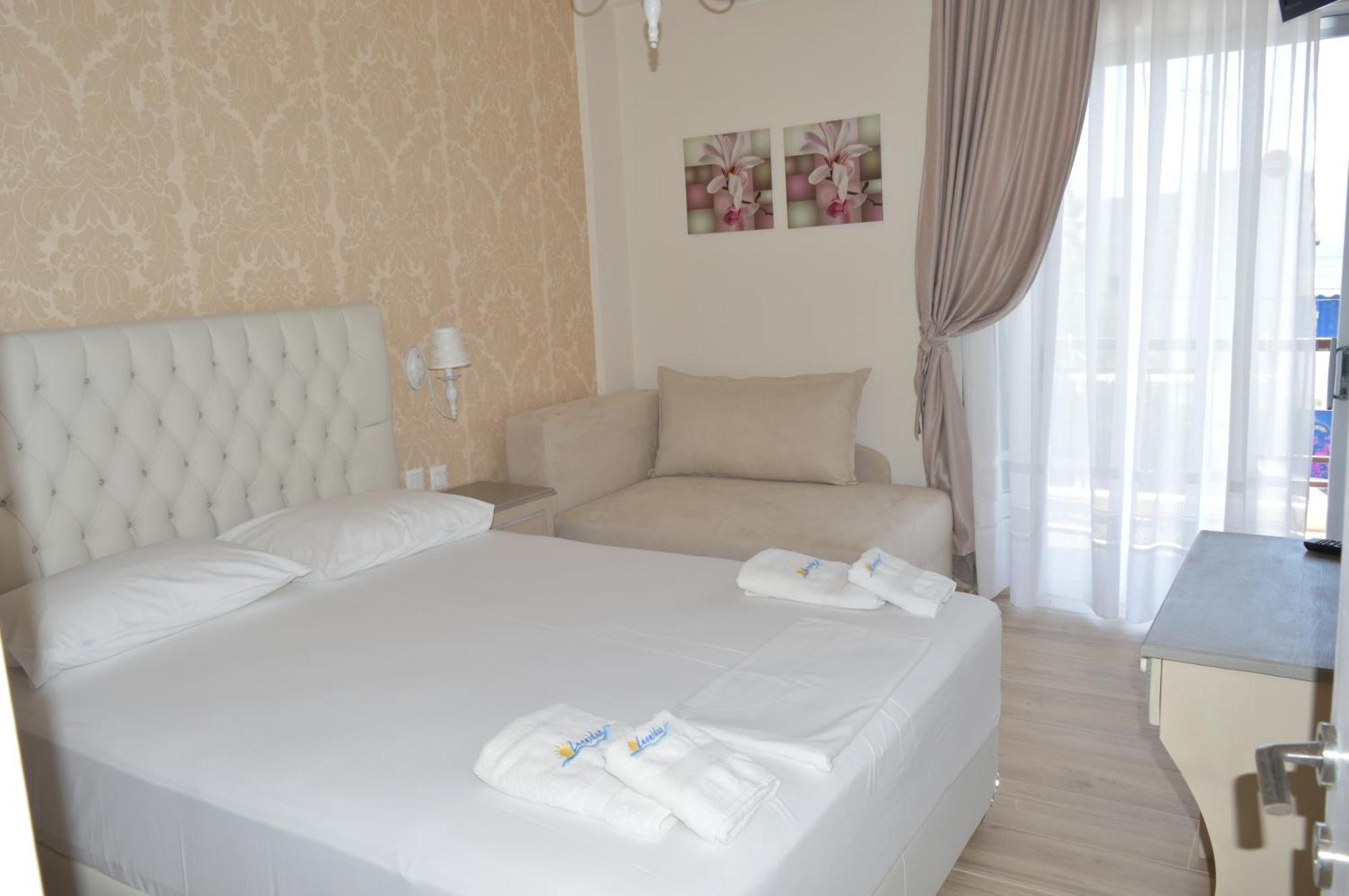 Leonidas Apartments And Suites Мола-Калива Экстерьер фото